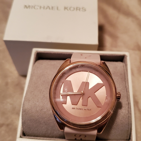 ♥️♥️Sold♥️♥️Michael Kors Janelle Rose Gold - Picture 7 of 7